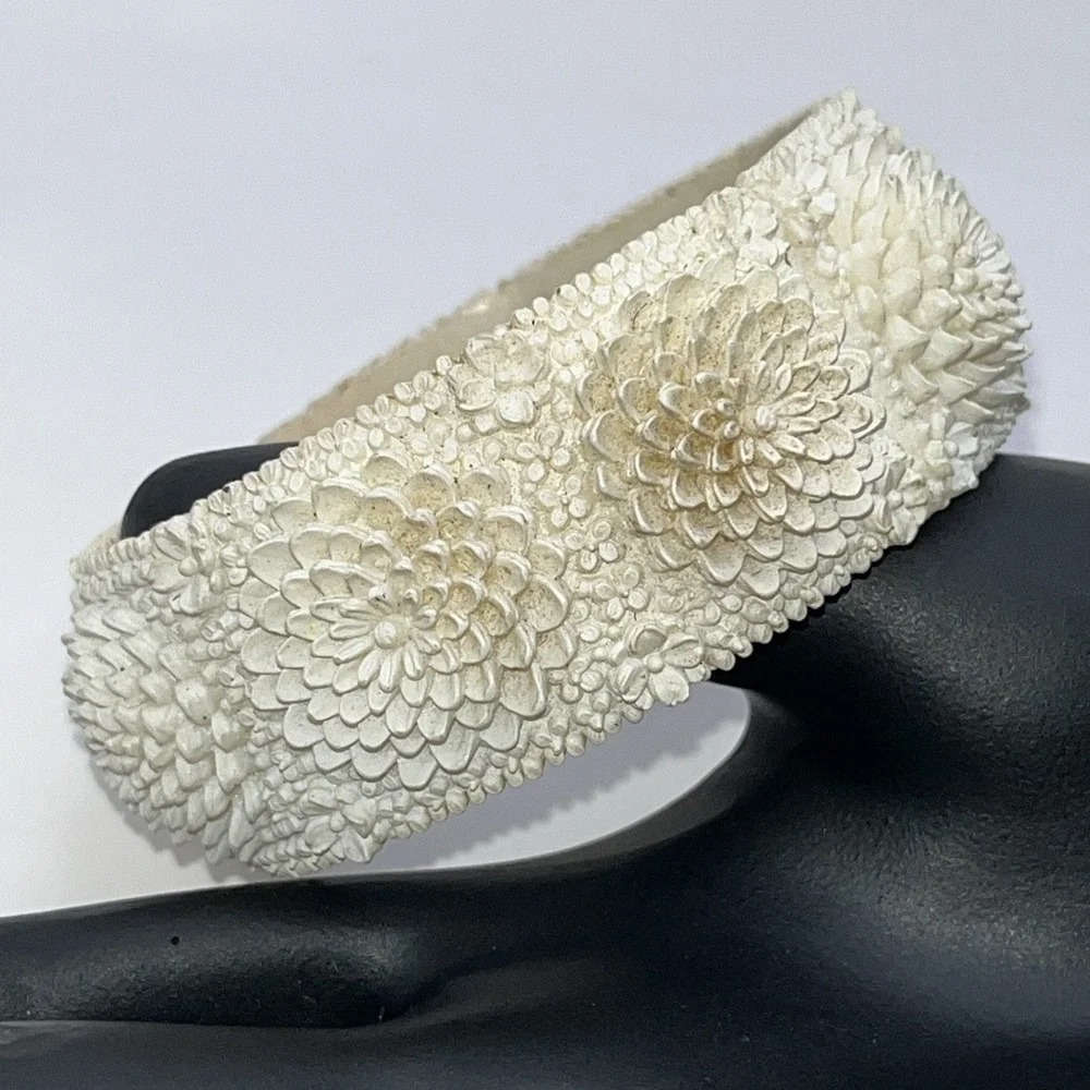 Vtg Carved Floral Design Ivory Color Celluloid Clamper Bangle‎ Bracelet Unique